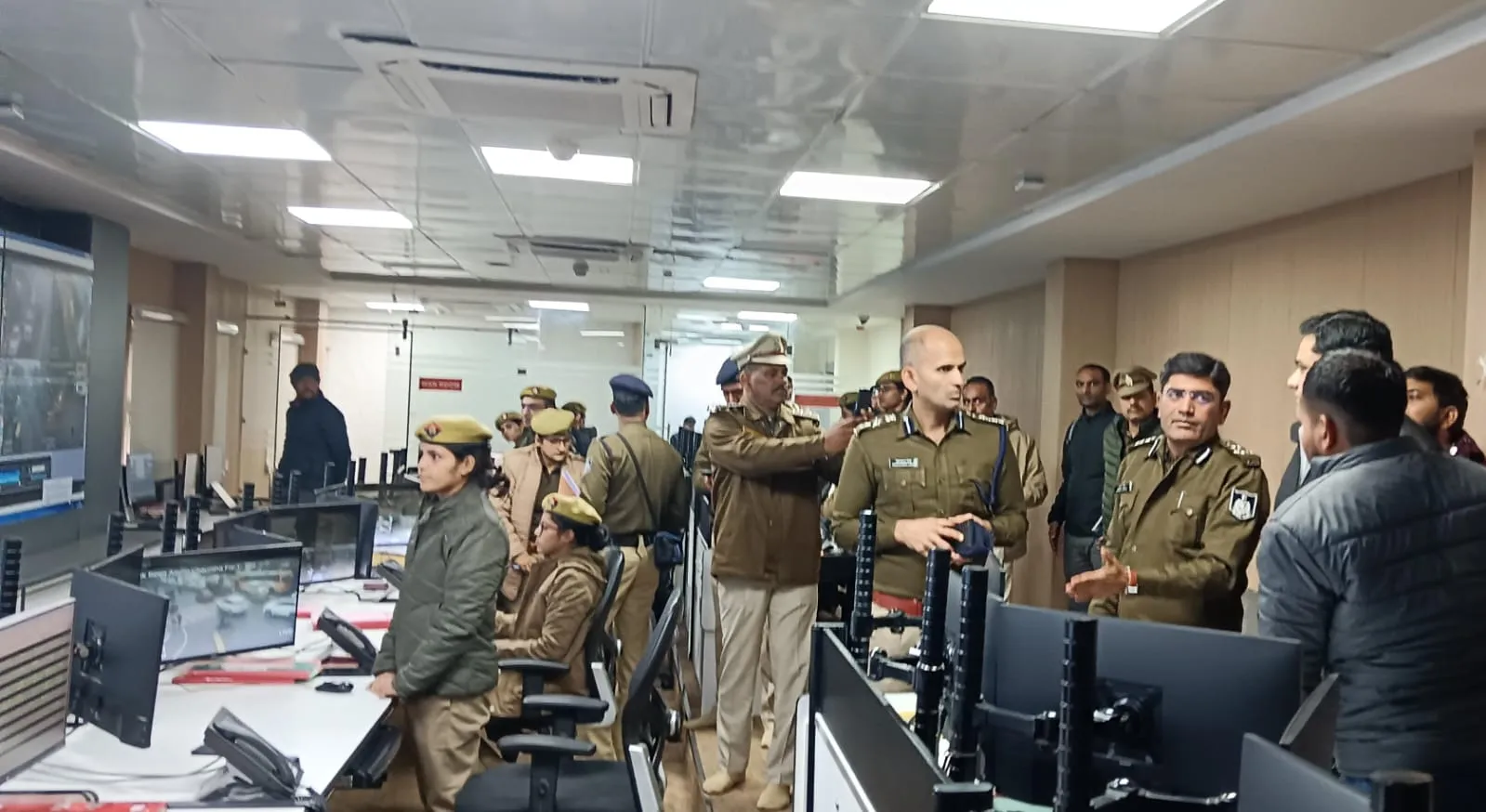 उज्जैन तथा प्रयागराज पुलिस कमिश्नरेट के अधिकारियों की संयुक्त बैठक।