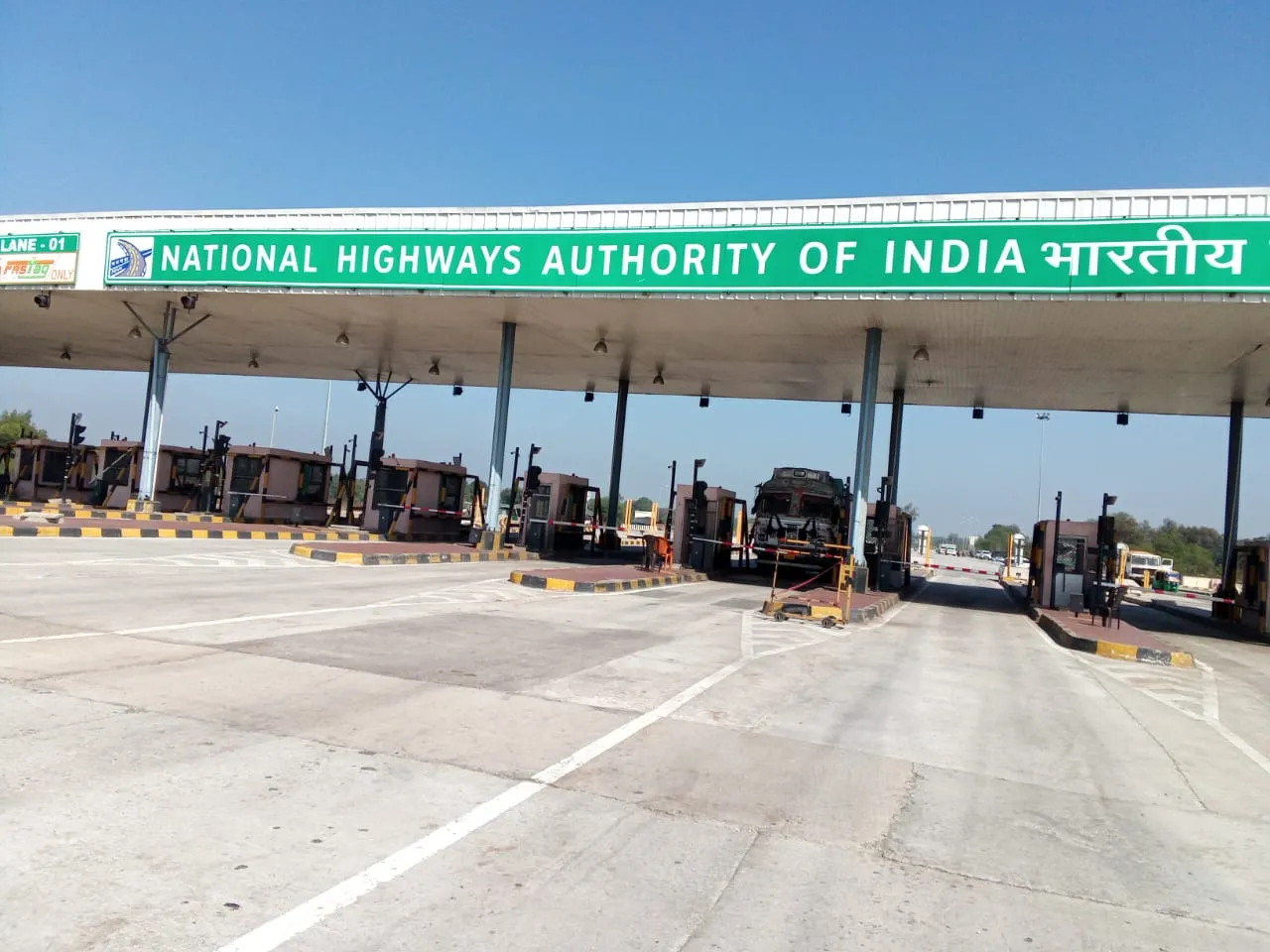 अतरैला टोल पर प्रतिदिन 40-45 हजार का राजस्व की निजी वसूली कर सरकार को चूना लगाने का काम किया जाता था