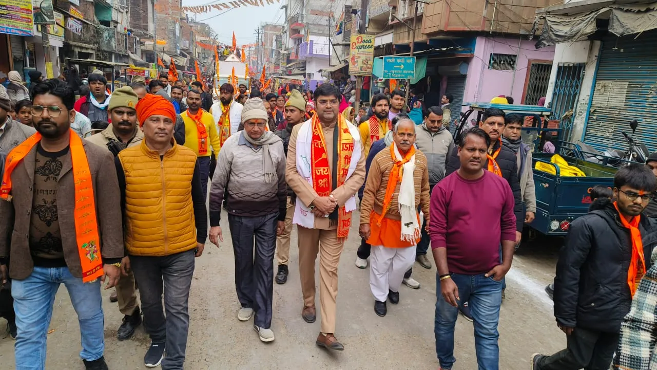 भगवान श्रीराम मंदिर के प्राण  प्रतिष्ठा के प्रथम वर्षगांठ पर शोहरतगढ़ में शोभा यात्रा निकाली गई
