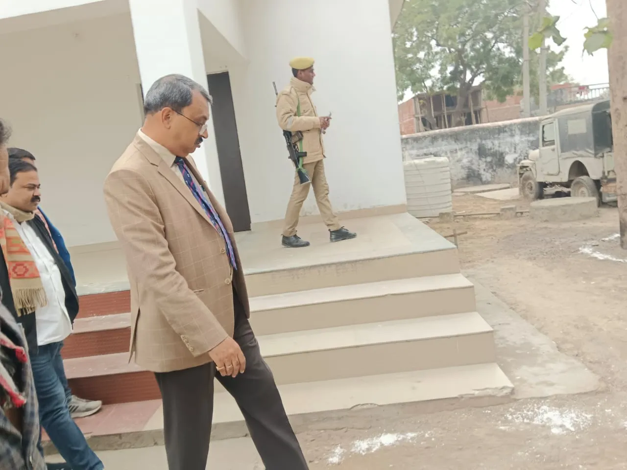 कुशीनगर : मोतीचक ब्लॉक का डीएम ने किया निरीक्षण