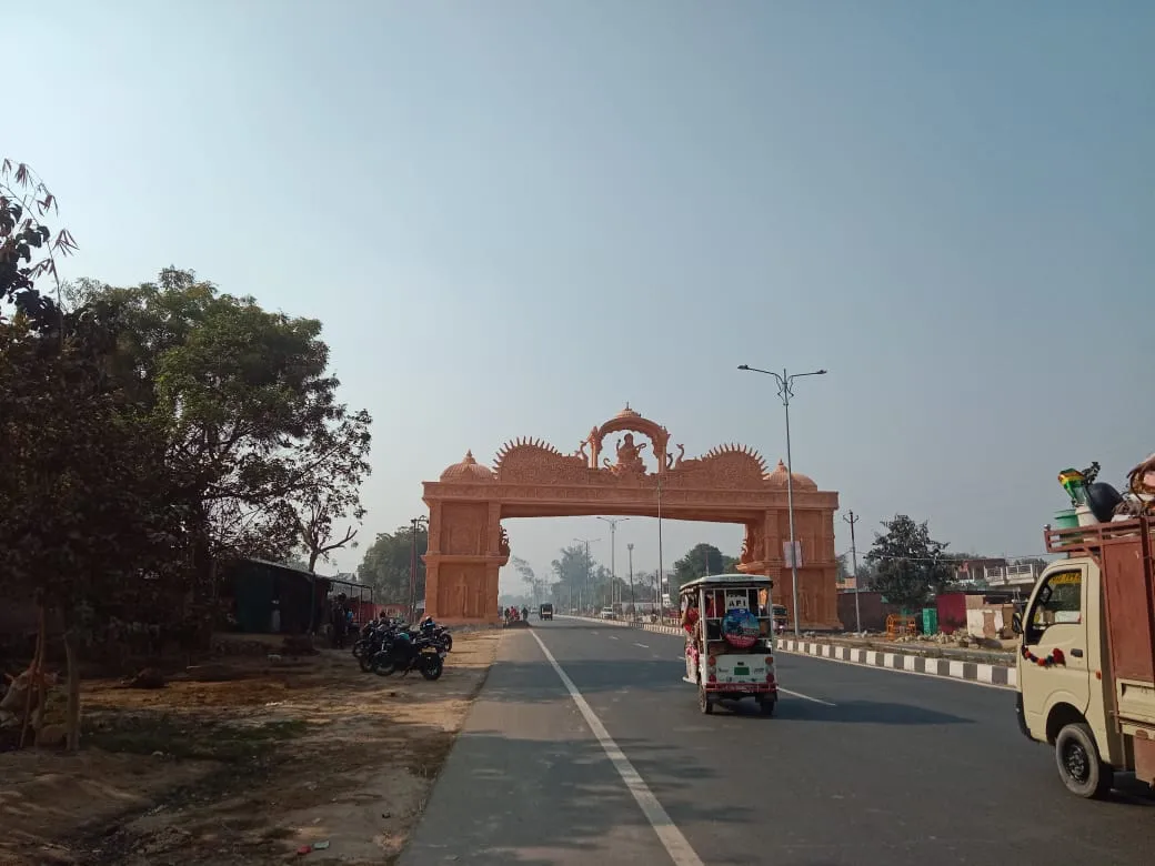 महा कुंभ के लिए शहर से लेकर जनपद की सीमाओं की पूरी भव्यता