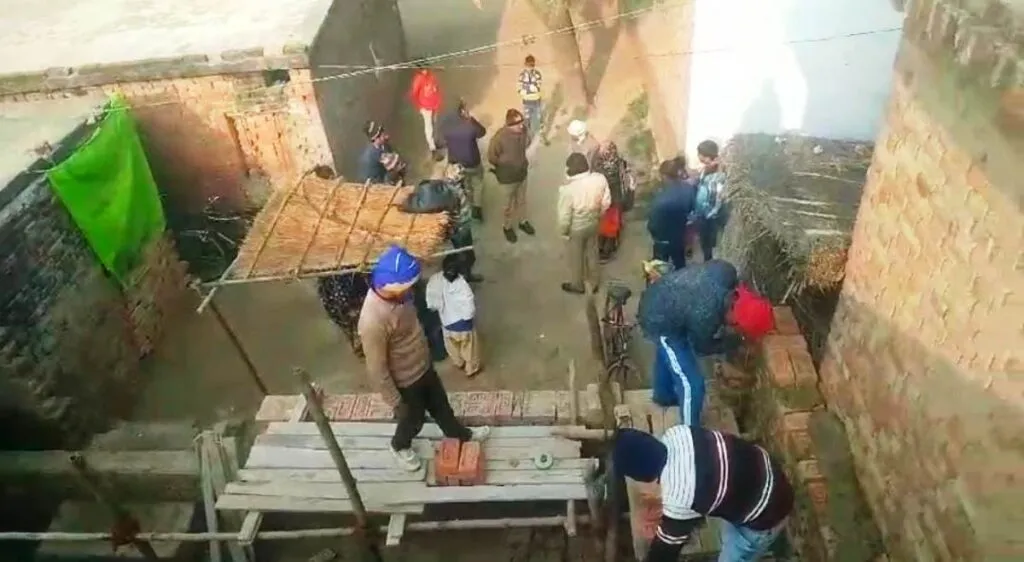 पुलिस की मौजूदगी में जमीन पर कब्जे की कोशिशः एसपी से गुहार