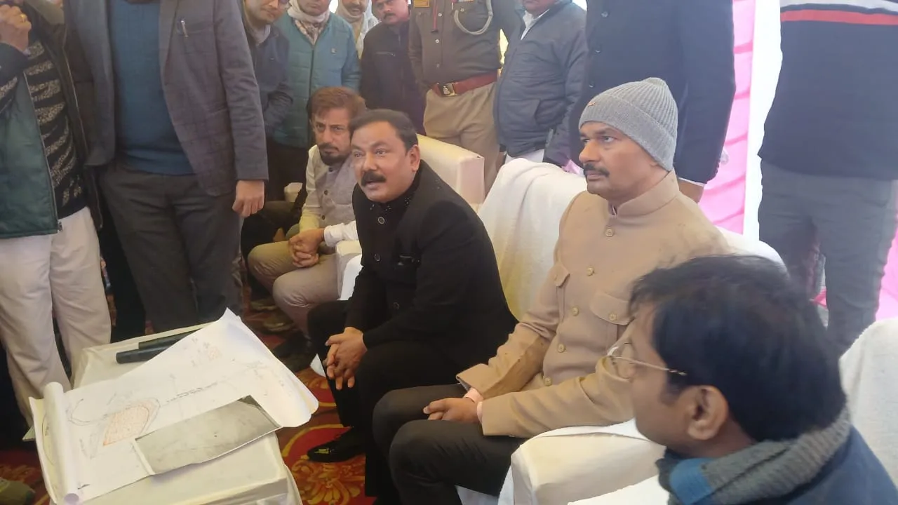 डीएम ने ग्रीन मेथनॉल प्रोजेक्ट स्थापना हेतु भूमि का किया भौतिक निरीक्षण 