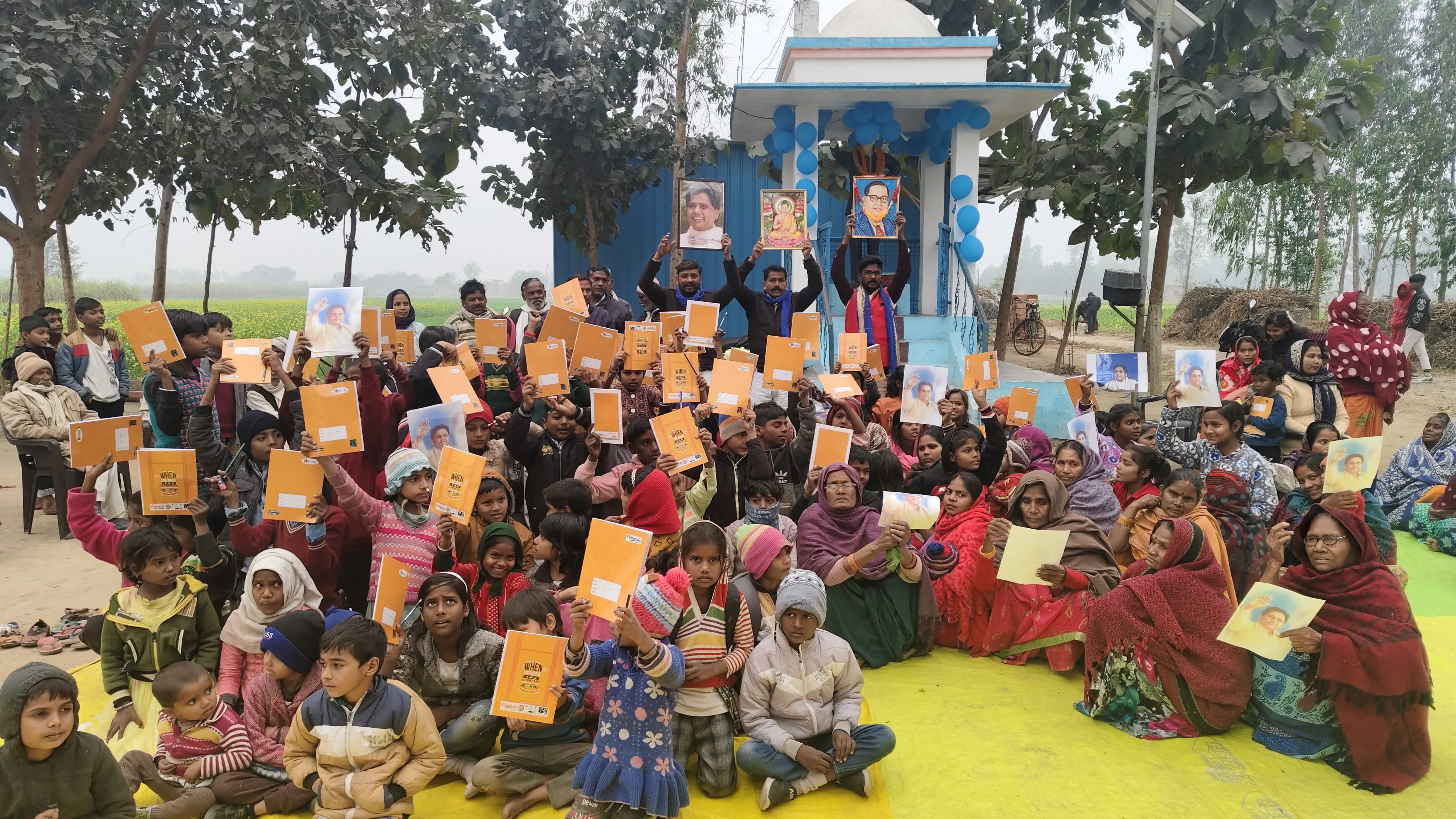 बहन मायावती के 68 वें जन्म दिन पर छात्रों में किया शैक्षणिक सामग्री का वितरण