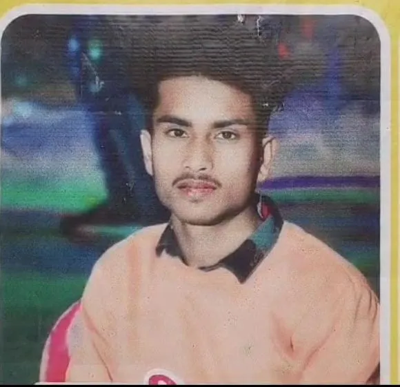 महराजगंज  : युवक का फंदे से लटकता मिला शव, परिजनों का रो-रो कर बुरा हाल