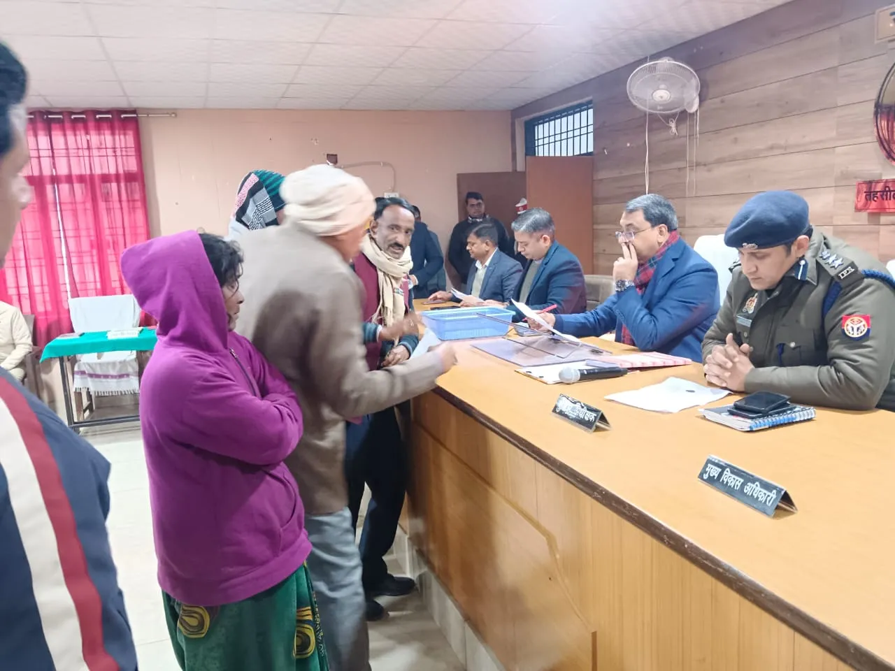 कुशीनगर : डीएम की अध्यक्षता में तहसील हाटा के सभागार में सम्पूर्ण समाधान दिवस का हुआ आयोजन