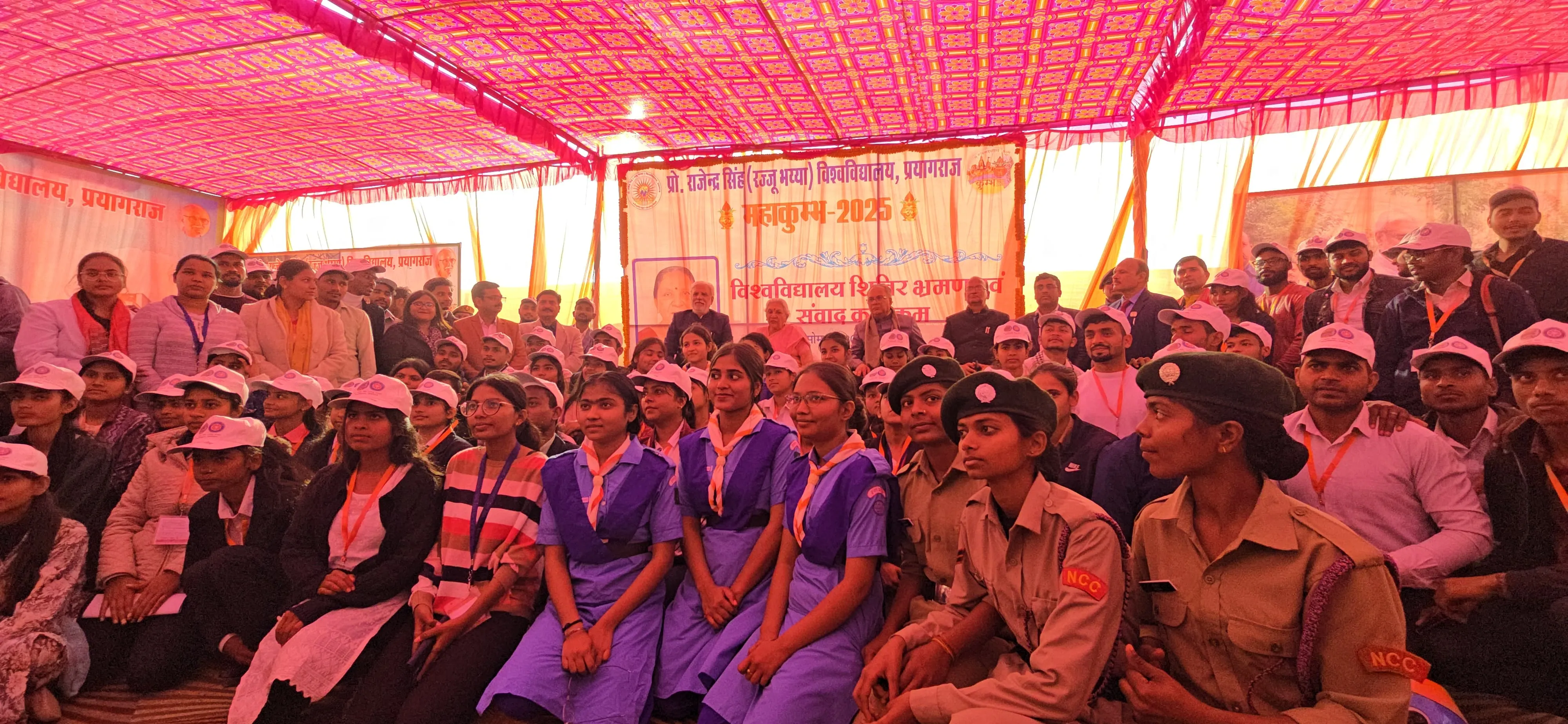 महाकुंभ में राज्यपाल आनंदीबेन पटेल ने शिक्षकों और विद्यार्थियों को प्रेरित किया।