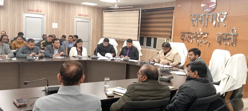 किसानों के हित में खाद के मूल्यों को नियंत्रित किया जाय तथा उर्वरक की उपलब्धता सुनिश्चित करने के निर्देश