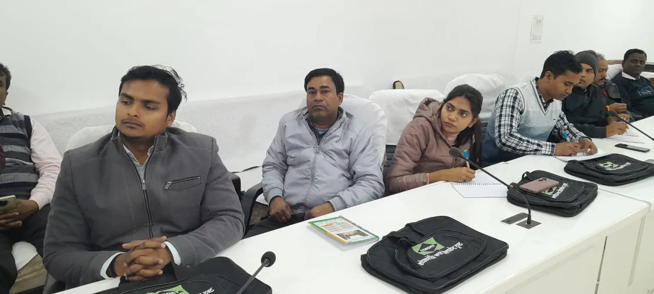 कारडेट फूलपुर में में कर्मचारी यूनियन और पत्रकारों को नैनो पर एक दिन का प्रशिक्षण।