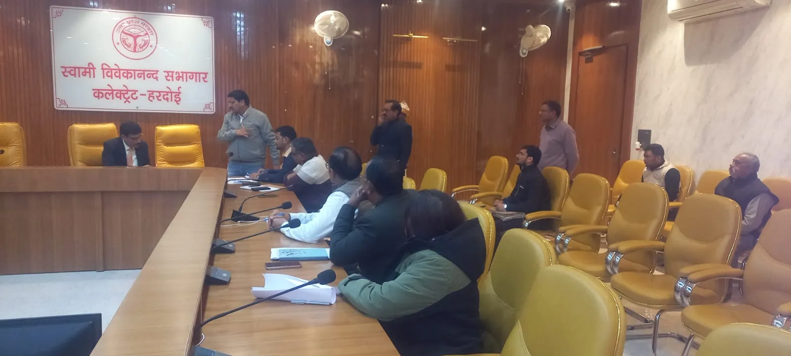 कृषक दुर्घटना बीमा योजना में लापरवाही को लेकर जिलाधिकारी गंभीर