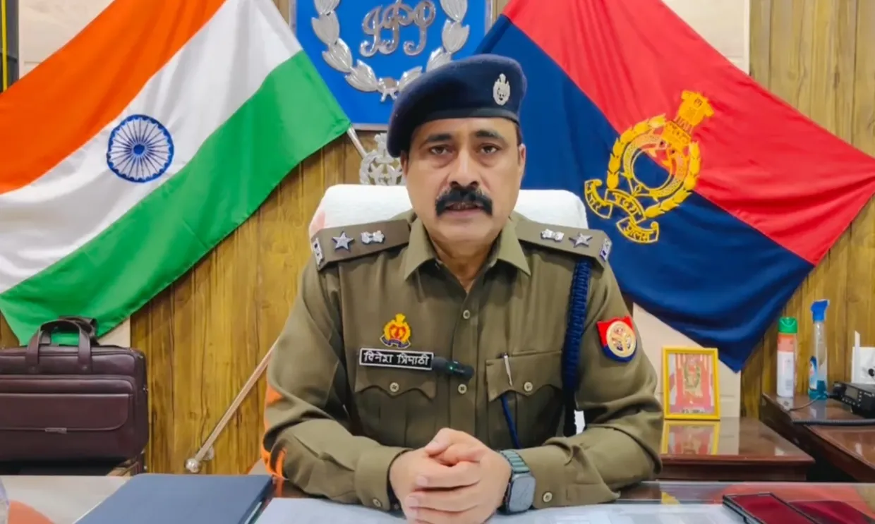 कानपुर में स्कूल बस पलटने से कई बच्चे घायल, चीख-पुकार, परिजन बेहाल 