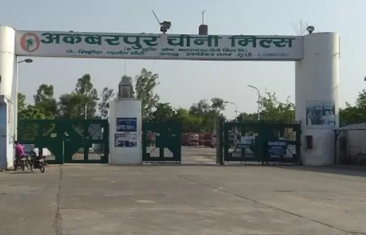 पौराणिक तमसा नदी में जहरीला पानी छोड़े जाने से मछलियों समेत असंख्य निर्दोष जलीय जीवो की मौत