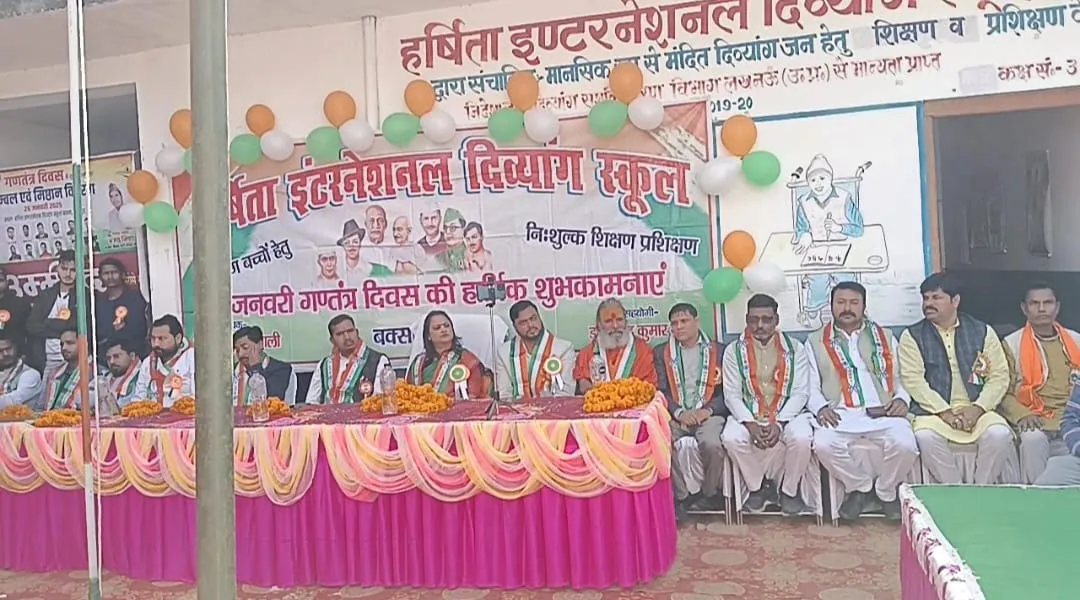 दिव्यांग बच्चों के बीच डॉ स्वाती यादव ने फहराया तिरंगा