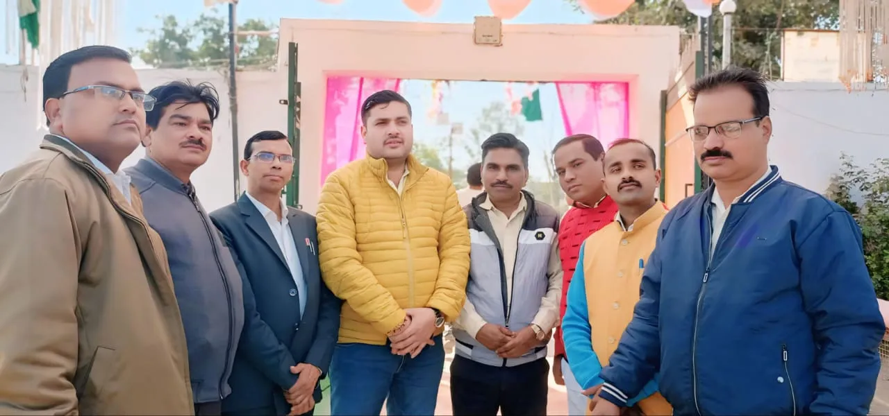 सीतापुर में  ऐतिहासिक पत्रकार व अधिवक्ता द्वारा तहरी भोज  संपन्न