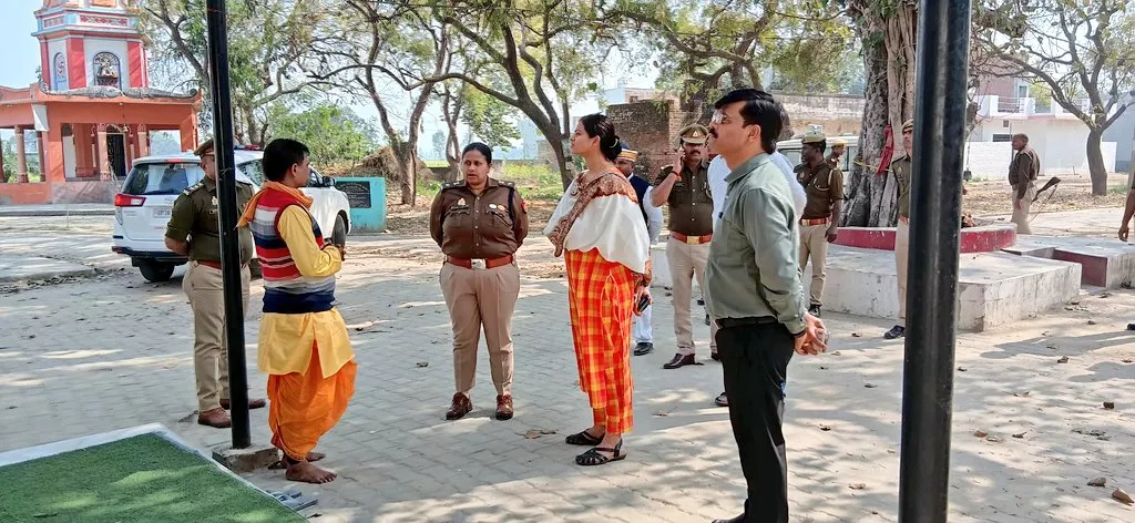 जिलाधिकारी निशा अनंत और एसपी अपर्णा रजत कौशिक ने किया अमेठी बस स्टेशन और रेलवे स्टेशन का औचक निरीक्षण