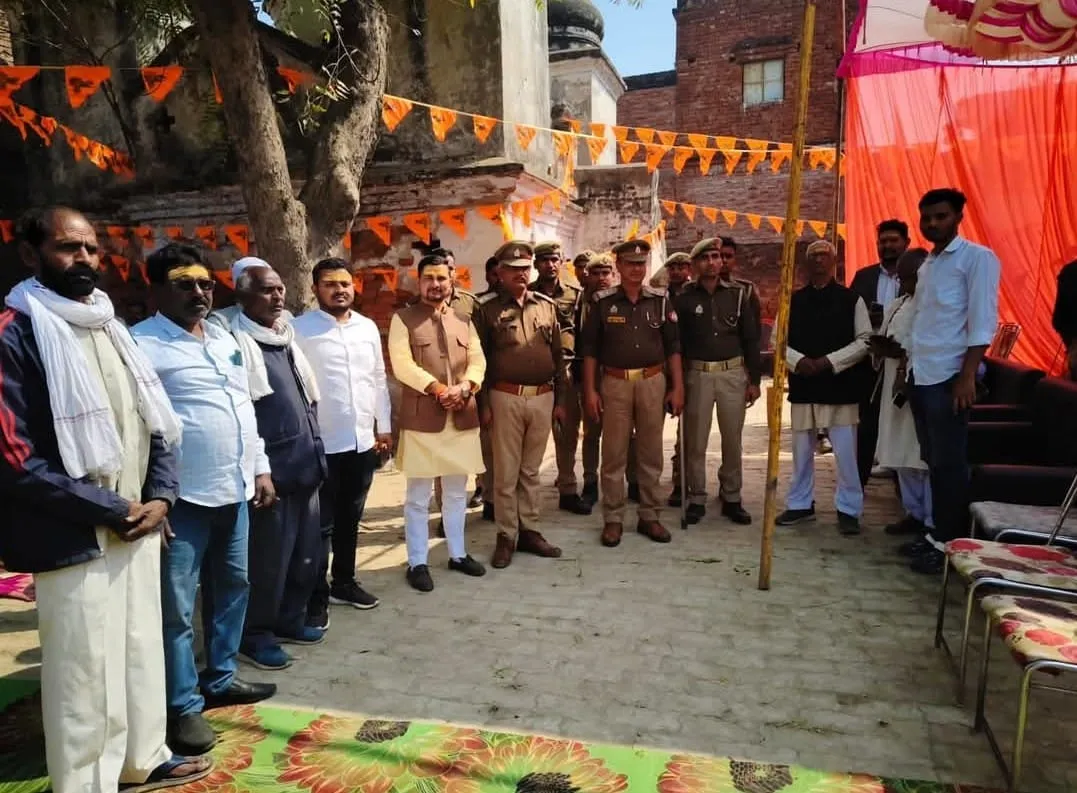 बीस वर्षों बाद शुरू हुई मंदिर पर पूजा, जल्द होगा जीर्णोद्धार
