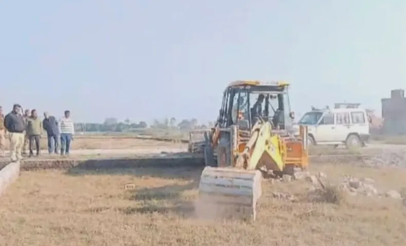  अमरिया कस्बे में अवैध रूप से विकसित हो रही कालोनी को तहसील प्रशासन ने कराया ध्वस्त