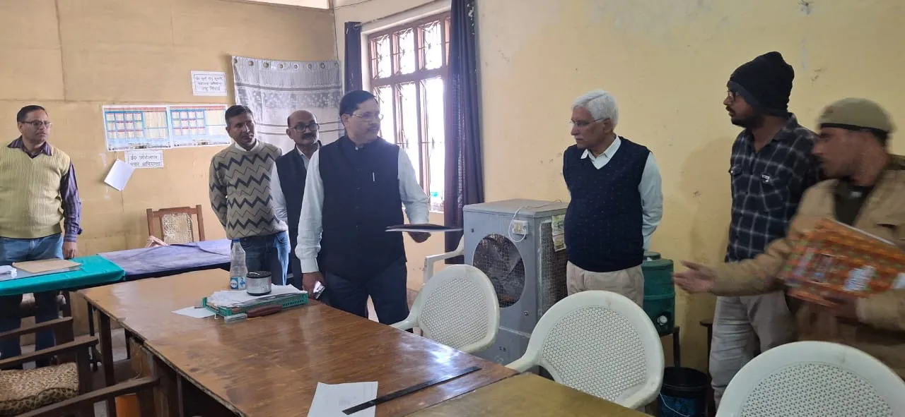 सीडीओ द्वारा विकास भवन स्थित विभिन्न कार्यालयों में औचक निरीक्षण से मचा हड़कम्प