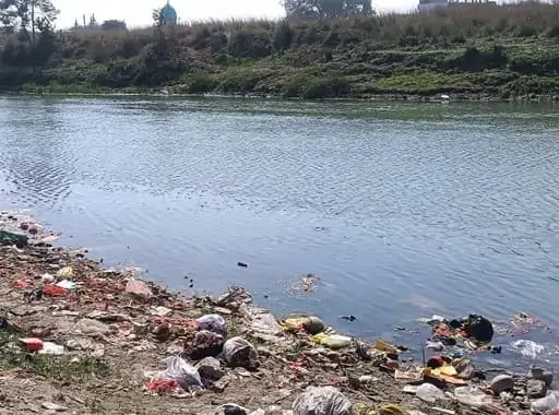 कुआनो नदी मेंनाले के गंदा पानी आने से पानी हुआ दूषित प्रदूषण का खतरा