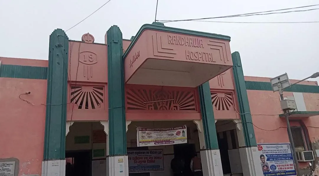 कमीशनखोरी की पोल खुलने के ड़र से सीएचसी लालगंज के डॉक्टरों ने सोशलमीडिया के पत्रकारों को पीटा