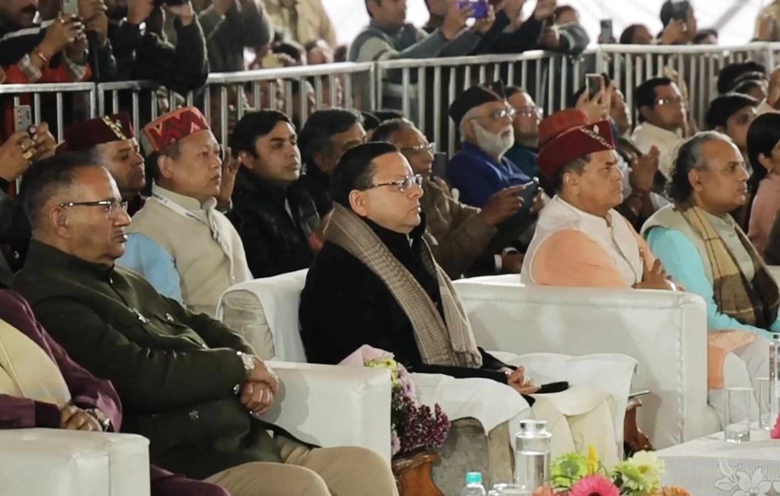 देहरादून नगर निगम के नव निर्वाचित महापौर सौरभ थपलियाल सहित 100 पार्षदगणों ने ली अपने पद की शपथ 