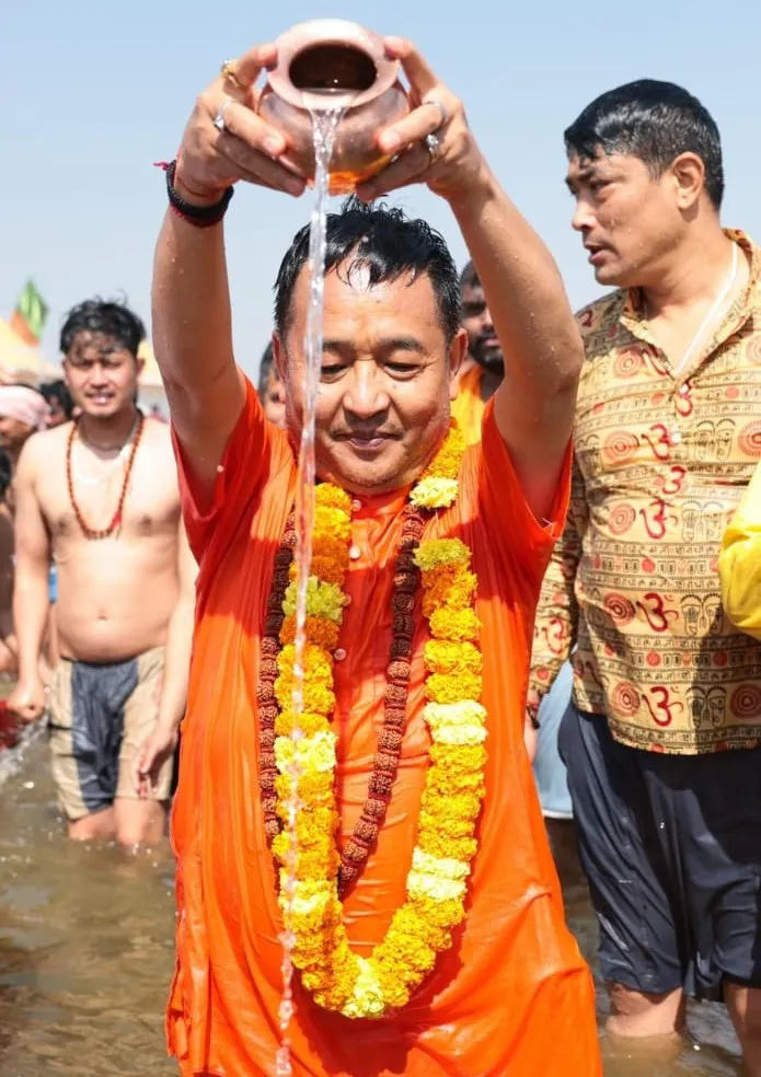 सिक्किम के मुख्यमंत्री प्रेम सिंह तमांग ने  संगम में किया पवित्र स्नान।