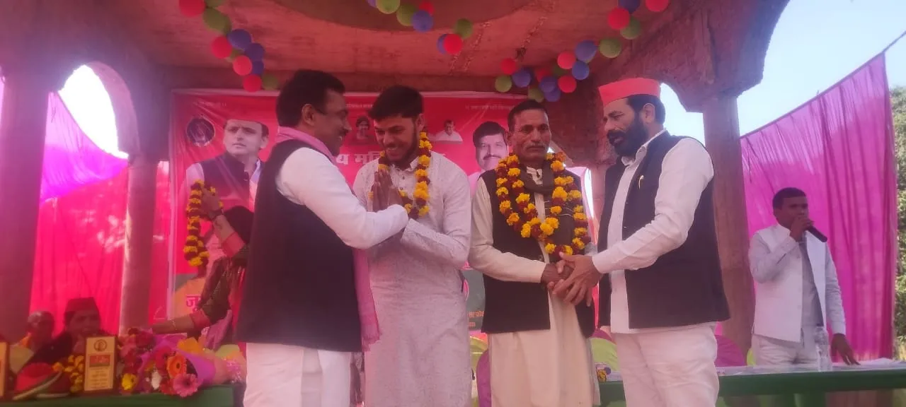 रंगीला भईया ने सपा की पीडीए पंचायत में ग्रहण की सदस्यता