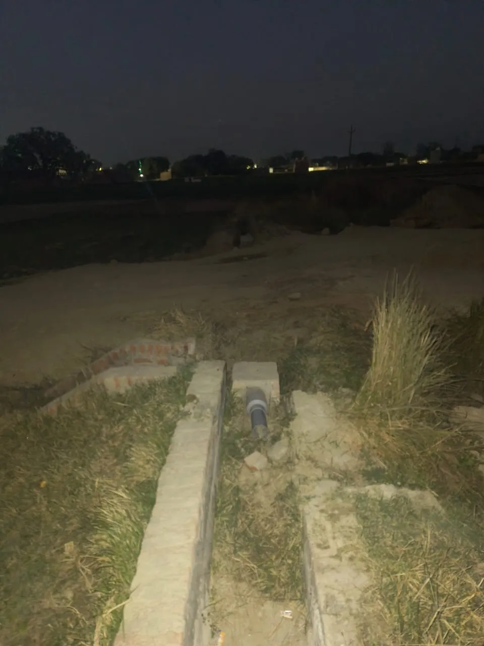 सरकारी जमीन और नाला पर कब्जा करके भूमाफिया कर रहे प्लाटिंग