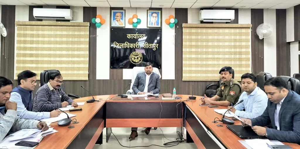 आधार कार्ड बनाने में वसूली पर डीएम सख़्त, अस्पताल में जन्मे बच्चों का तुरंत बनेगा आधार, अधिक शुल्क लेने पर होगी कार्रवाई 