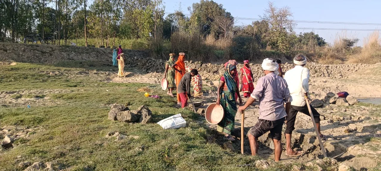 सपरिवार महाकुंभ स्नान से वंचित हो रहे मनरेगा श्रमिक 