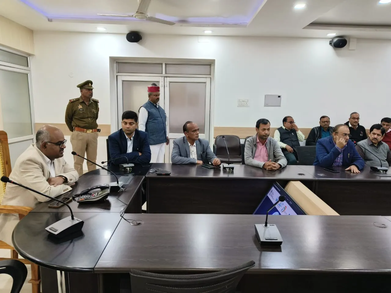 सुरक्षित इंटरनेट दिवस पर डीएम ने बताये सुरक्षा के उपाय 