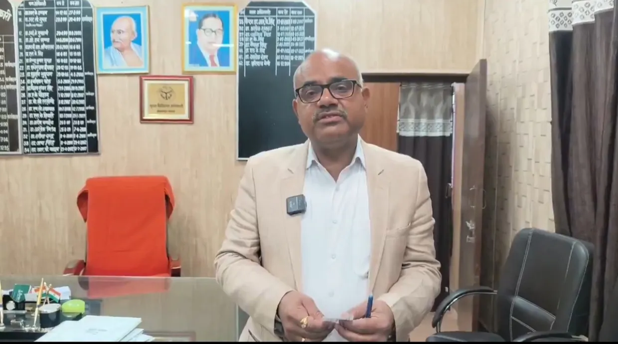 डीएम के औचक निरीक्षण में सीएमओ कानपुर समेत कई अनुपस्थित 