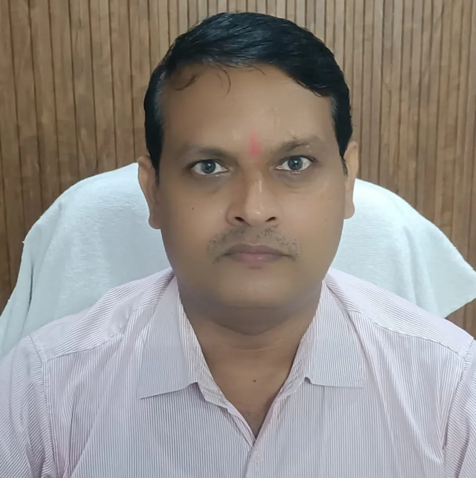 खजनी के लोकप्रिय तहसीलदार कृष्ण गोपाल त्रिपाठी का तबादला: