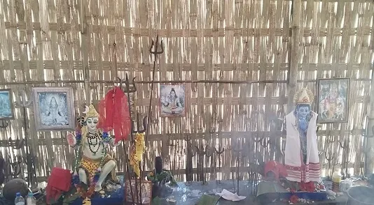 शिवरात्रि के अवसर पर श्री श्री शिव मंदिर एवं श्री श्री कृष्ण गरखिया थान में श्रद्धालुओं लगी भीड़।