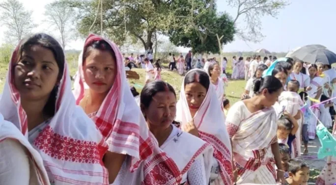 शिवरात्रि के अवसर पर  श्री श्री शिव मंदिर एवं श्री श्री कृष्ण गरखिया ​​थान में श्रद्धालुओं लगी भीड़।