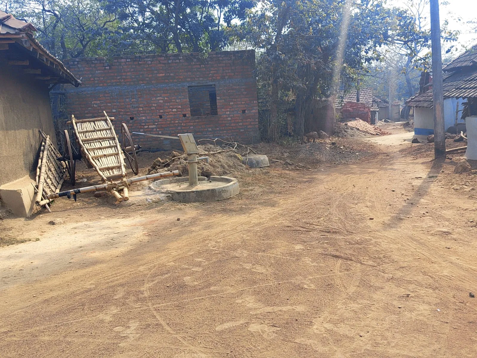 धावाडंगाल पंचायत के जोजो टोला में गहराती पेय जल समस्या से बढ़ी ग्रामीणों की चिंता