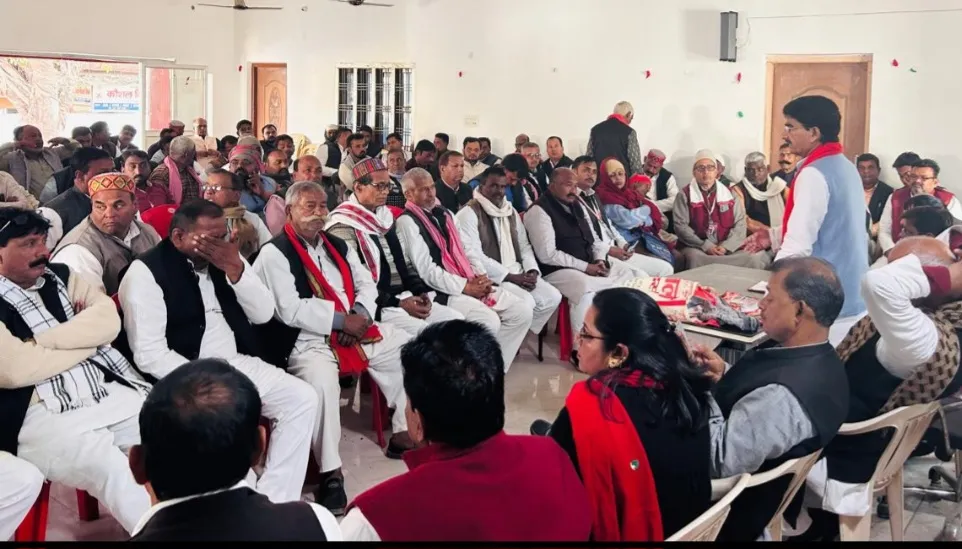 सपा कार्यकर्ताओं ने सरकार के विरुद्ध भरी हुंकार 