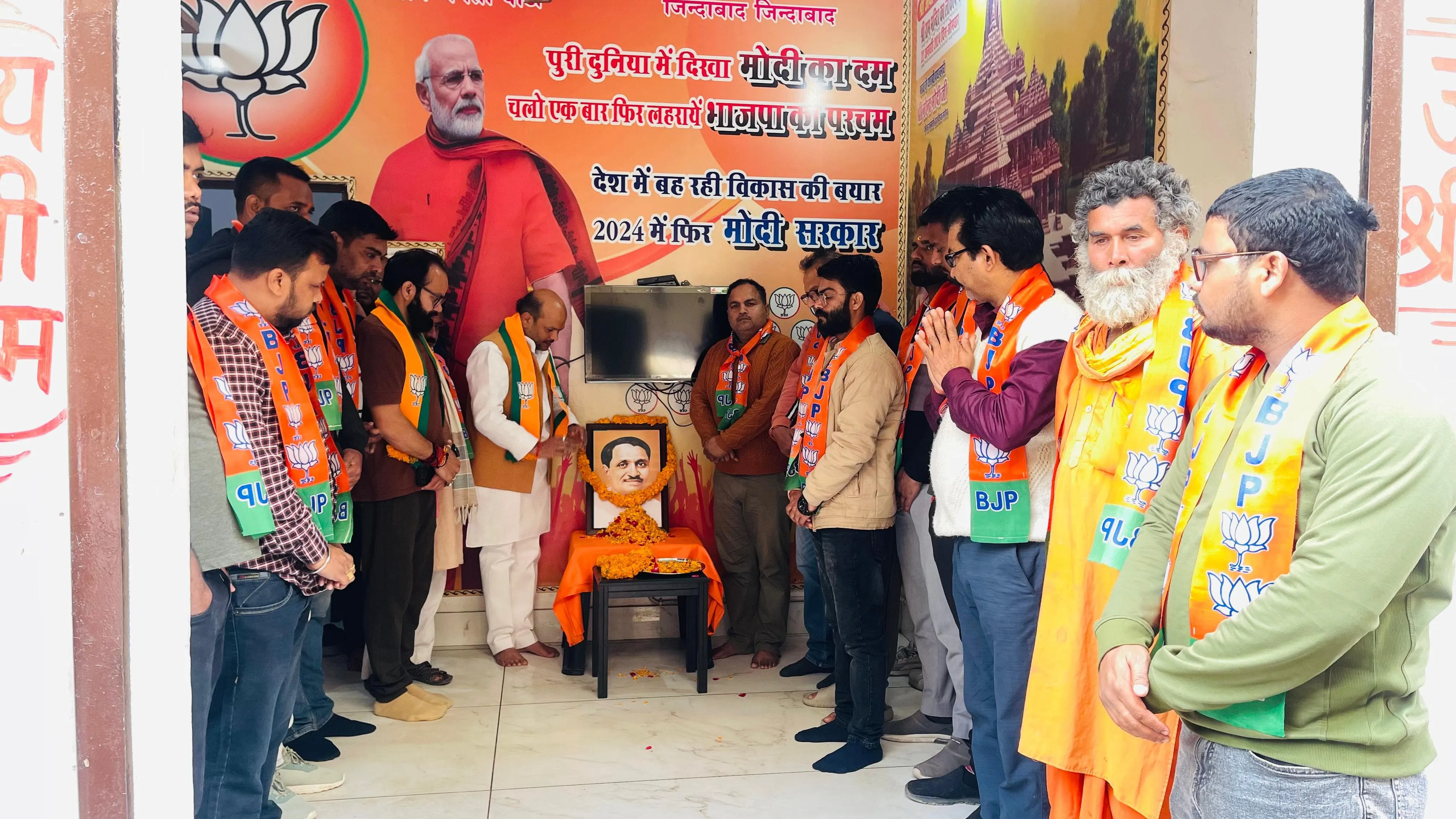 पडरौना : पंडित दीनदयाल उपाध्याय जी की पुण्य तिथि पर दी गई श्रद्धांजलि 