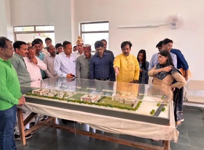 श्रम मंत्री और प्रमुख सचिव ने अटल आवासीय विद्यालय का किया निरीक्षण, जल्द करेंगे मुख्यमंत्री उद्घाटन