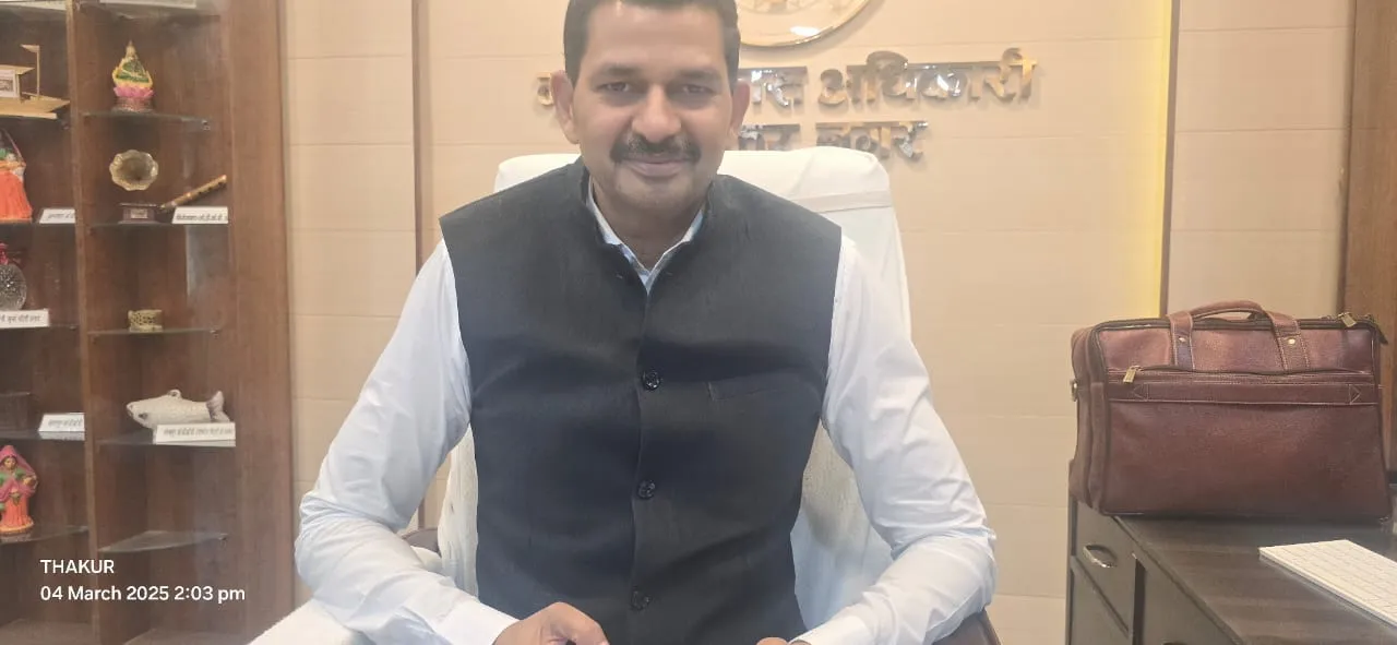 मुख्यमंत्री आवास योजना में लापरवाही पर बड़ी कार्रवाई, सीडीओ ने BDO को दी प्रतिकूल प्रविष्टि, लेखाकार निलंबित