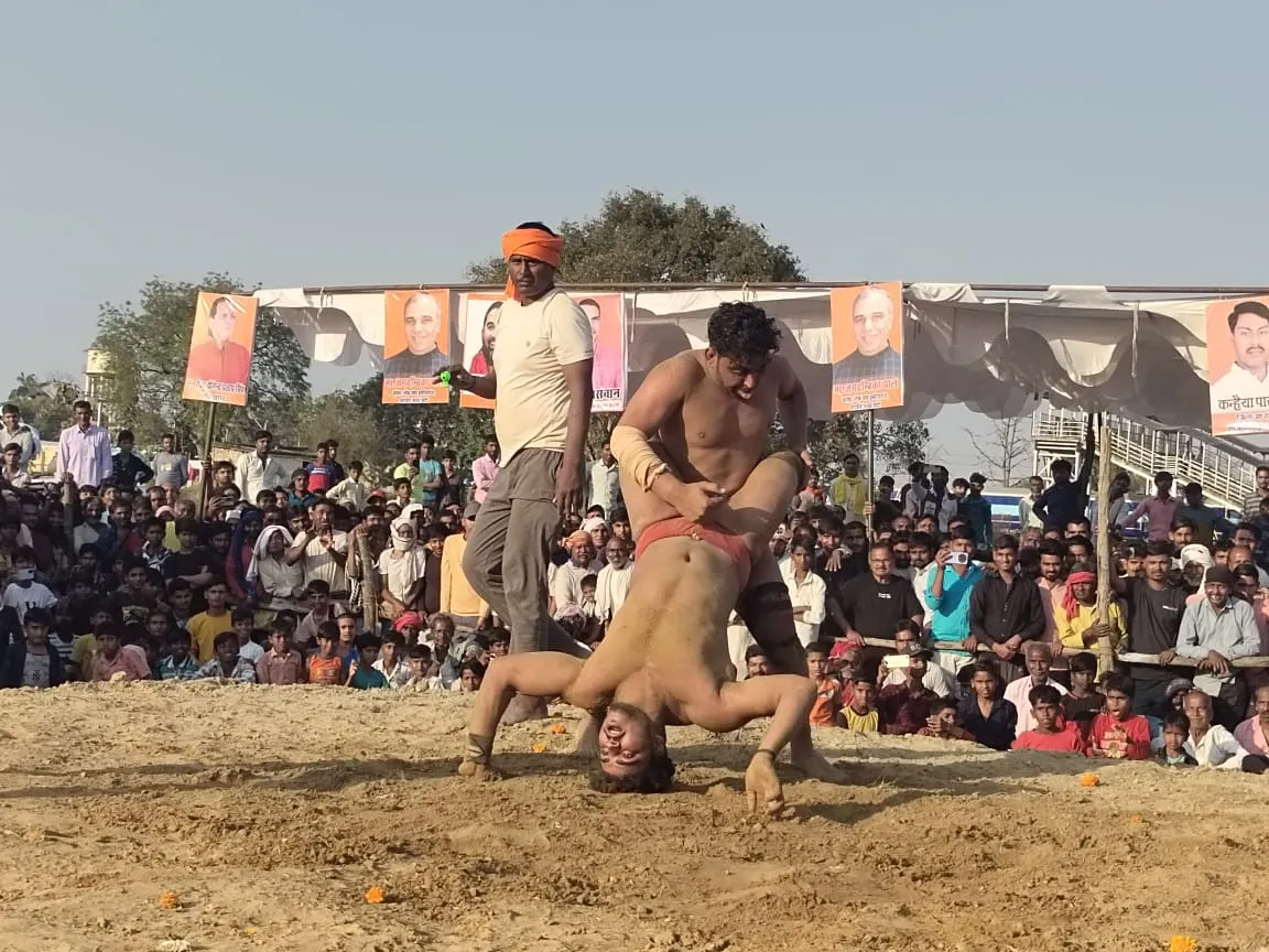 सिद्धार्थनगर के रूपेश पहलवान ने पंजाब के जग्गा पहलवान को आसमान दिखाया