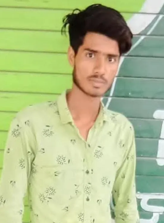 आरोपियों की गिरफ्तारी को लेकर कोतवाली पहुंचे मृतक के परिजन