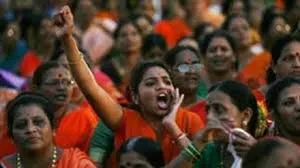 हमारी सोच से आगे महिलाएं, वैचारिकता बदलनें की दरकार। 