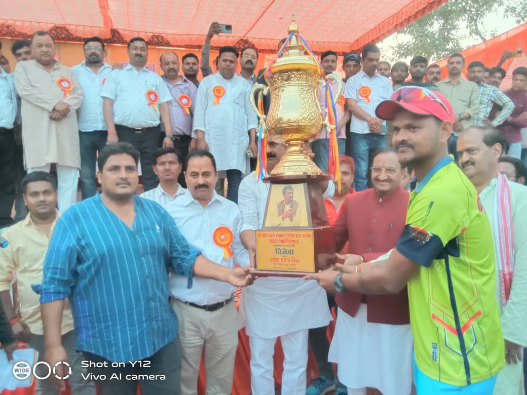 पं०दीनदयाल उपाध्याय स्मृति अर्न्तप्रान्तीय क्रिकेट प्रतियोगिता सीजन-4 की विजेता बनी ज़ैद इलेवन गोपालगंज