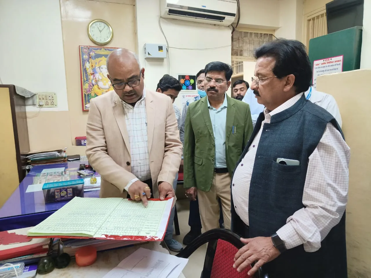 डीएम ने उर्सला अस्पताल में पाई घोर लापरवाही, सीएमओ, एसीएमओ को नोटिस