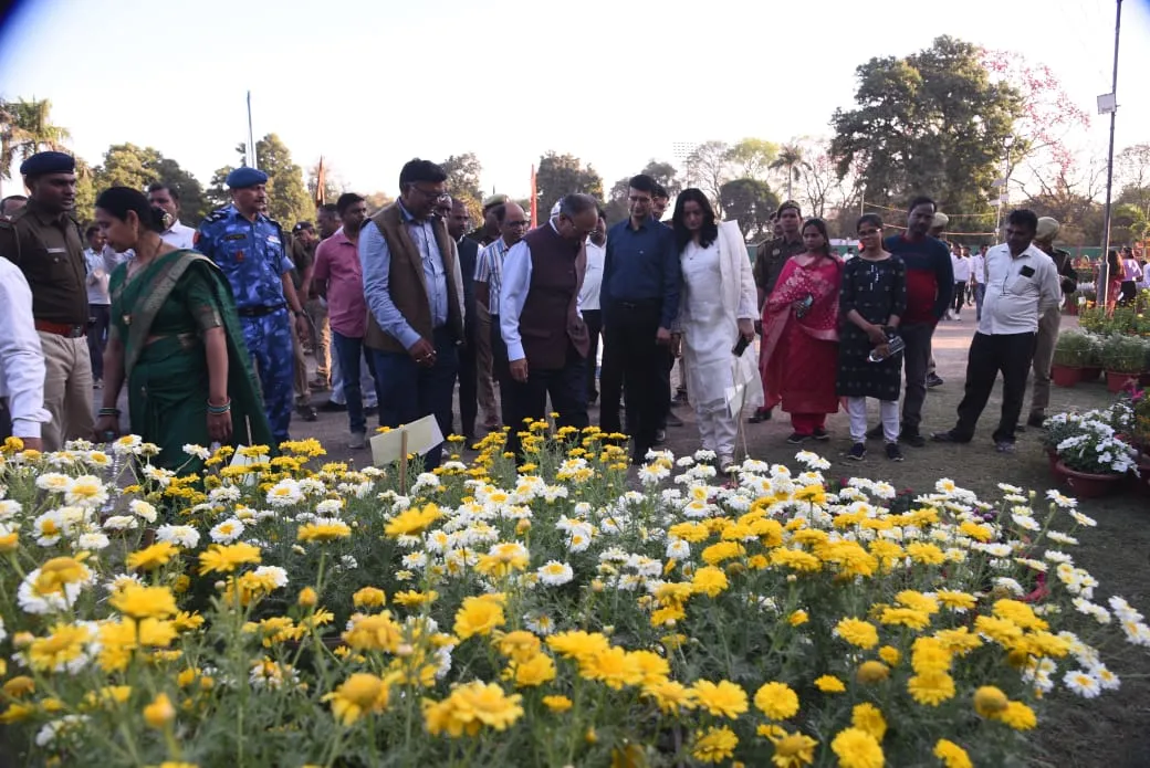 फूलों की तरह खुशियां बांटे इंसान-  उपेन्द्र चन्द्र जोशी।