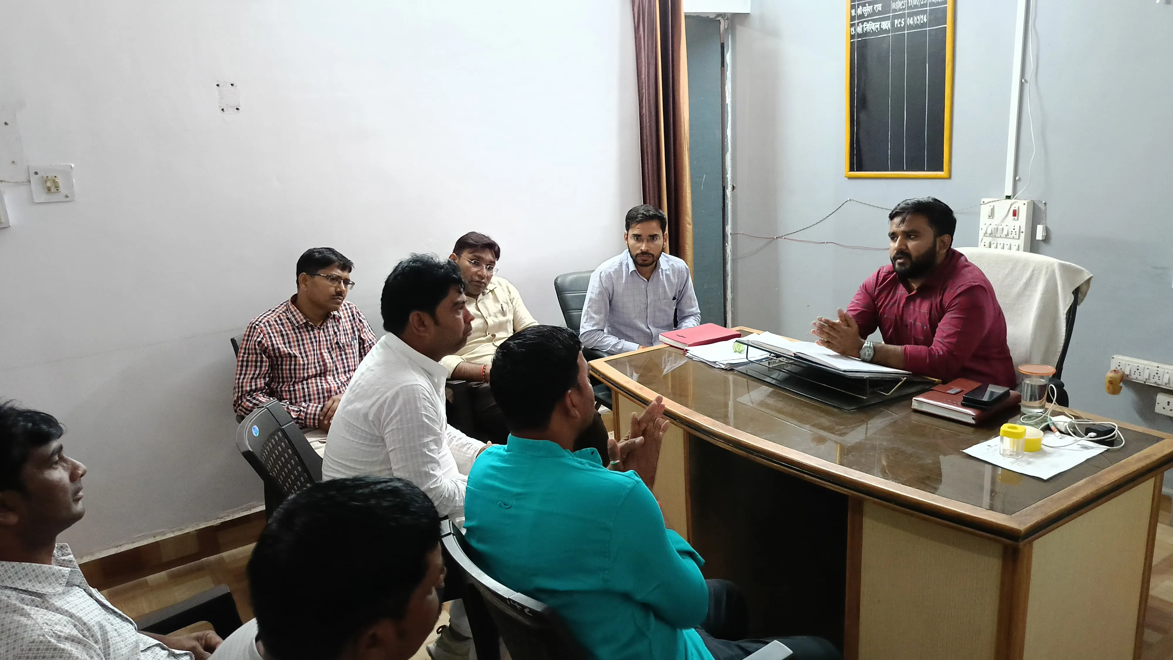 निर्वाचक नामावलियों का निरन्तर पुनरीक्षण के तहत उपजिलाधिकारी ने राजनीतिक दलों के साथ की बैठक