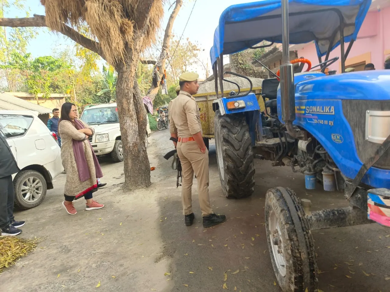 डीएम का अवैध खनन पर कड़ा प्रहार, सोमवार तड़के सात बजे खुद संभाली कमान कई अवैध खनन गतिविधियों का हुआ पर्दाफाश 