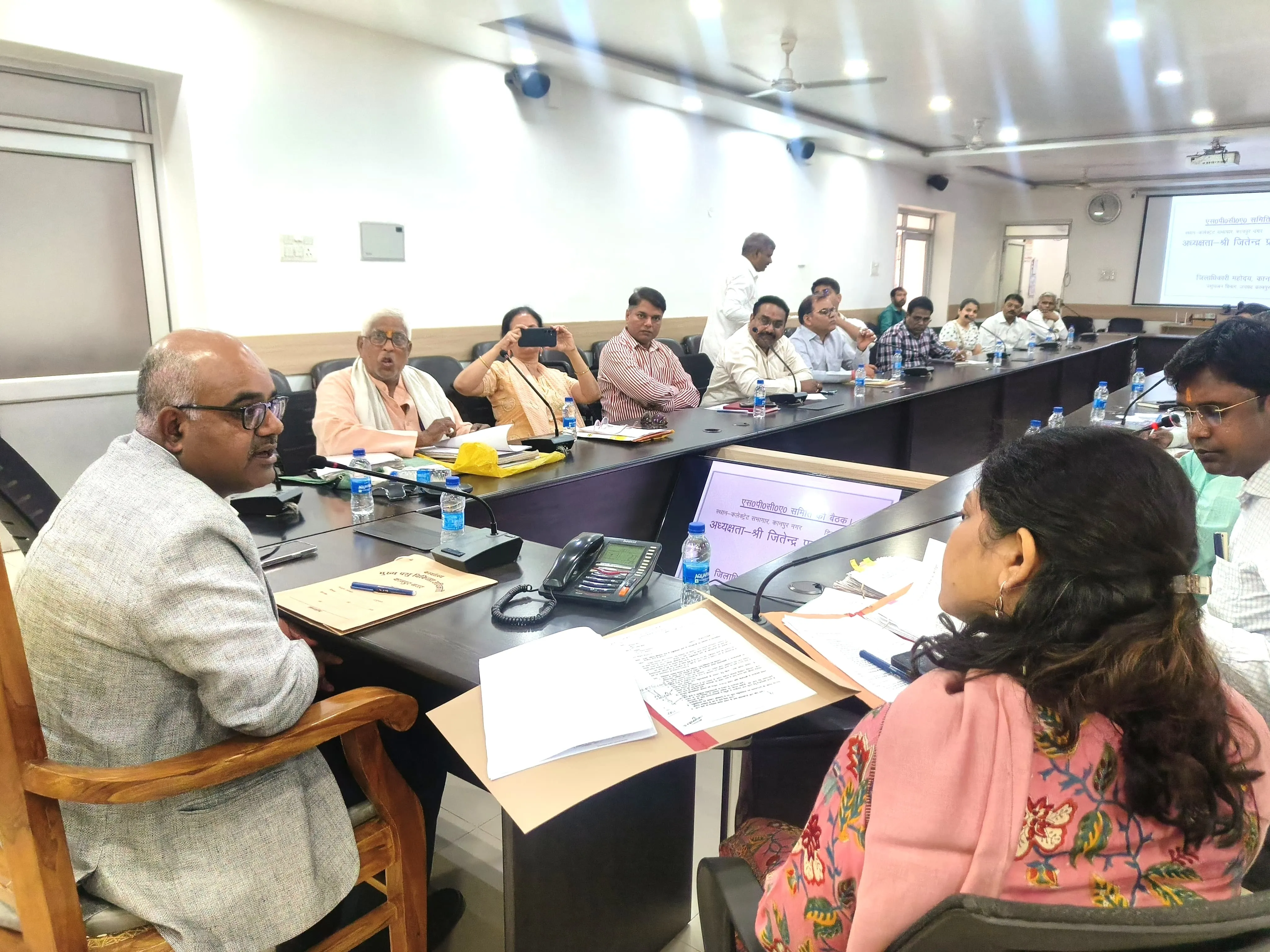 पशु क्रूरता की रोकथाम के लिए डीएम ने की बैठक 