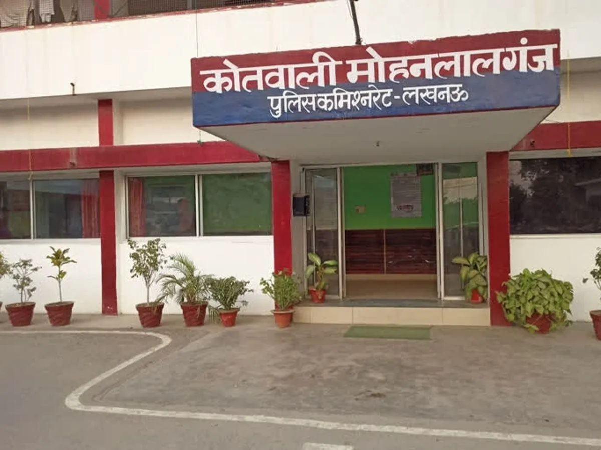 एसएसबी जवानों की जिप्सी में लापरवाही से ई रिक्शा ने मारी टक्कर